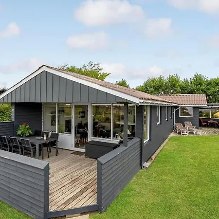 3 Bedroom Stunning In 펜션 Snedsted