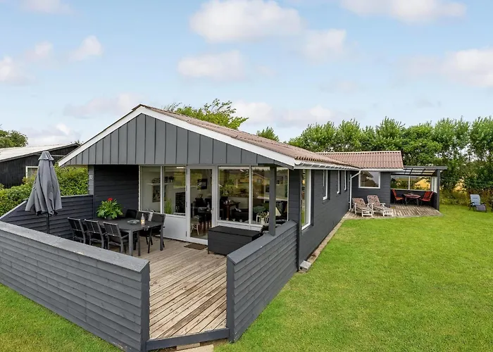 3 Bedroom Stunning In Holiday home Snedsted